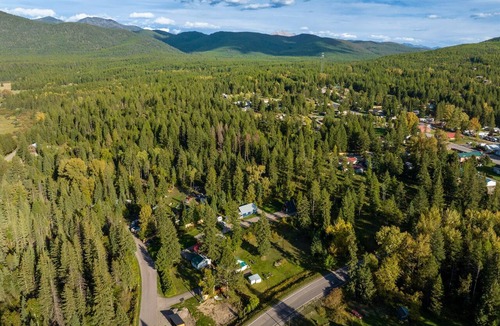 Martin City Cabin | Red Roof Cabin at Spotted Bear Retreat