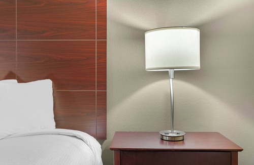 Charlestown Hotel | Red Roof Inn Charlestown