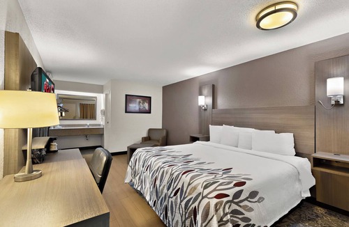 Westlake Hotel | Red Roof Inn Cleveland - Westlake