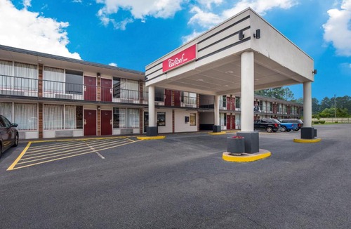 West Columbia Hotel | Red Roof Inn Columbia, SC Airport