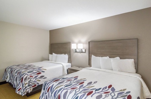 Darien Hotel | Red Roof Inn Darien - I-95/North Brunswick
