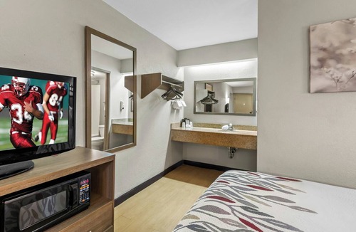 Murlin Heights Hotel | Red Roof Inn Dayton North Airport