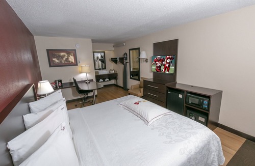 Hanover Hotel | Red Roof Inn PLUS+ Baltimore-Washington DC/BWI South