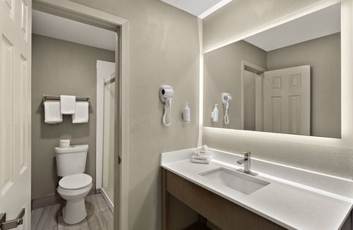Downtown Hotel | Red Roof Inn Redding