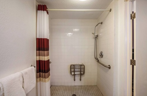 Saginaw Hotel | Red Roof Inn Saginaw - Frankenmuth