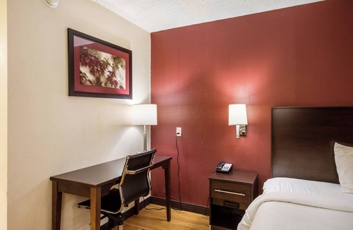 Saginaw Hotel | Red Roof Inn Saginaw - Frankenmuth