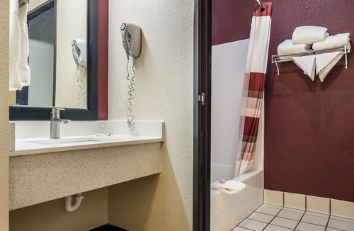 Troy Hotel | Red Roof Inn St Louis - Troy, IL