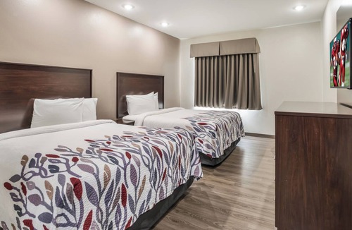 Lake Charles Hotel | Red Roof Inn & Suites Lake Charles