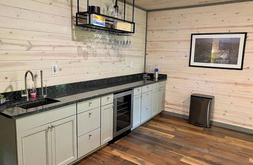 Rogers Cabin | Red Route One - Mega LUX Cabin - Hot Tub - Pool Table - Central Location