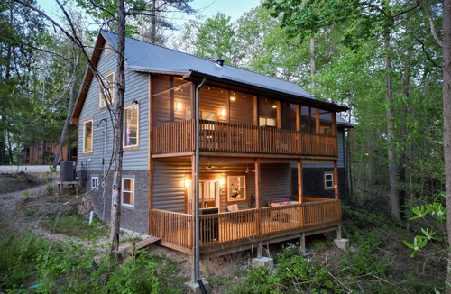 Rogers Cabin | Red Route One - Mega LUX Cabin - Hot Tub - Pool Table - Central Location