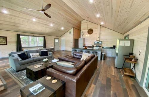 Rogers House | Red Route One - Mega LUX Cabin - Hot Tub - Pool Table - Central Location