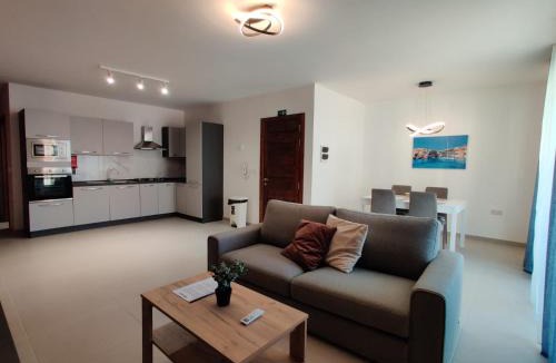 San Tumas Apartment | Red Rush