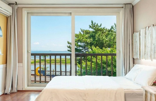 Ansan House | Red Sky Daebudo