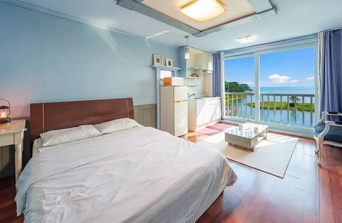Ansan House | Red Sky Daebudo