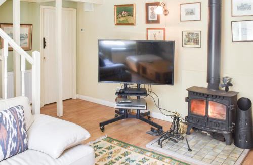 Hawes House | Red Squirrel Haven