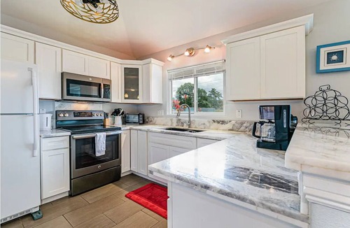 Keaau House | Red Ti Leaf Vacation House is your choice!