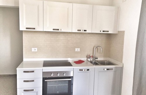 Falze House | Red Tower Venice - 2 mins from VCE Airport - 15mins from Venice City Centre