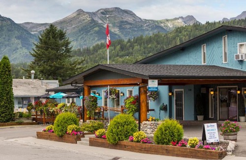 Fernie Hotel | Red Tree Lodge