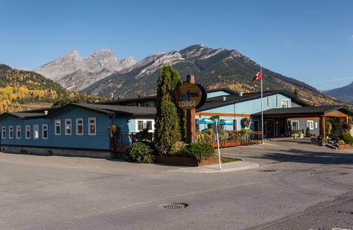 Fernie Hotel | Red Tree Lodge