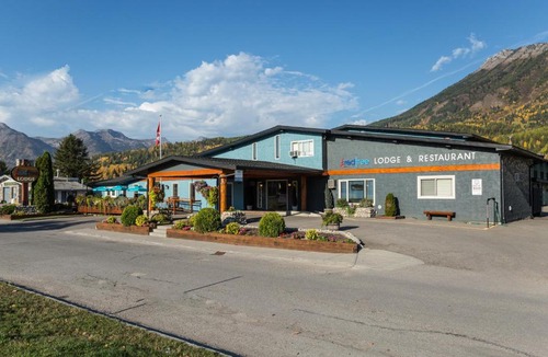 Fernie Hotel | Red Tree Lodge