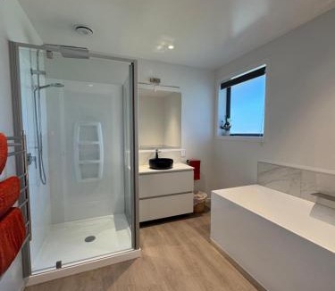 Te Anau Hotel | Red Tussock Motel