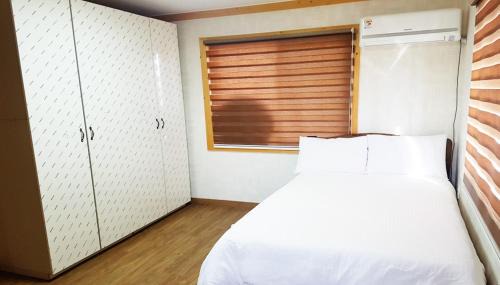 Gujwa House | Red Windmill Pension