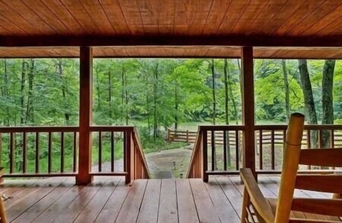 Bee Spring Cabin | Redbird Hideaway With Hot Tub