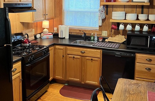 Bee Spring House | Redbird Hideaway, private cozy cabin located near Mammoth Cave National Park