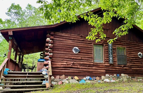 Eureka Springs Cabin | Redbud Valley Cabin12+Jacuzzi Tub+Deck+Pond+Trails
