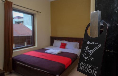 Parepare Hotel | RedDoorz at Hotel Rich Parepare near Pantai Mattirotasi