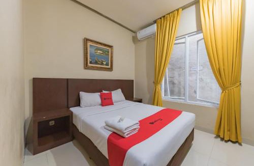 North Cirebon Hotel | RedDoorz at La Mega near Pasar Pagi Cirebon
