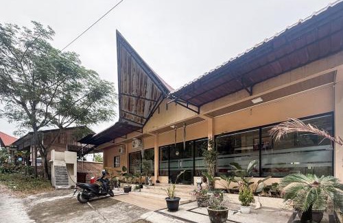 Ambarita Hotel | RedDoorz at Surabaya Ressort Aek Rangat Samosir