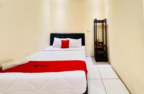Sidoarjo Hotel | RedDoorz near Alun Alun Sidoarjo