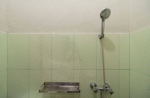 Karawang Timur Hotel | RedDoorz near Cikampek Mall Karawang