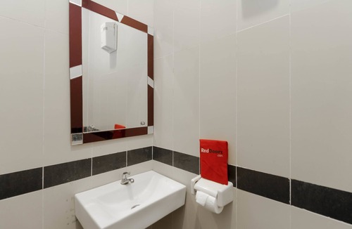 Baranangsiang House | RedDoorz near Exit Toll Bogor