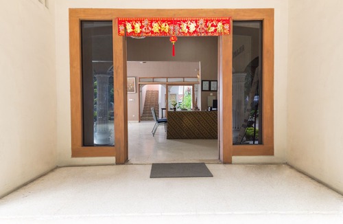 Bogor Tengah Hotel | RedDoorz Near Kebun Raya Bogor