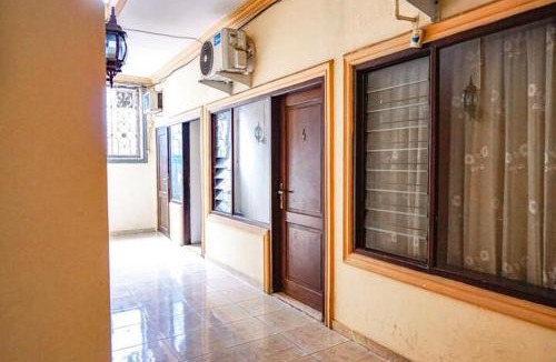 Surabaya Hotel | RedDoorz near Mall Ciputra World Surabaya