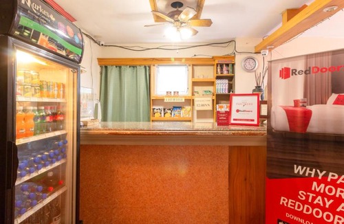 Downtown Tacloban Hotel | RedDoorz @ Paterno Street Tacloban