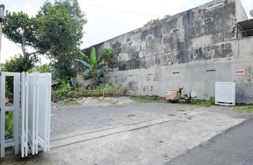 Depok House | RedDoorz Plus near STIE YKPN