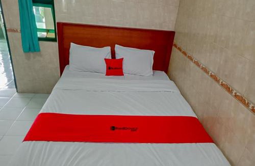 Pacitan Hotel | RedDoorz Syariah @ Hotel Sidomulyo Pacitan