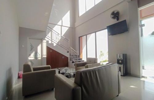 Tegal Hotel | RedDoorz Syariah near Alun Alun Tegal 2