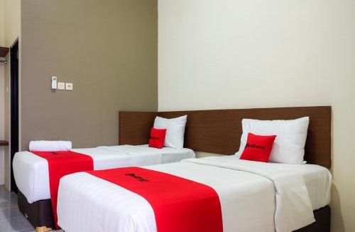 Promong Hotel | RedDoorz Syariah near Exit Tol Pemalang Comal 2