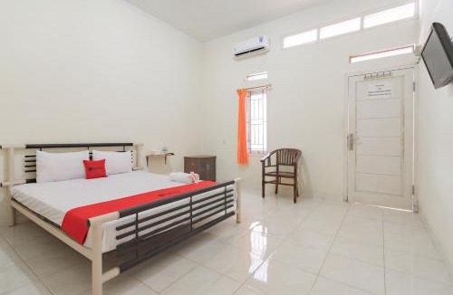 Cianjur Hotel | RedDoorz Syariah near Tugu Pandanwangi Cianjur