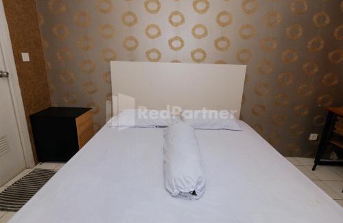 Gunung Putri Hotel | RedLiving Apartemen Podomoro Golf View - Queen Room Tower Dahoma