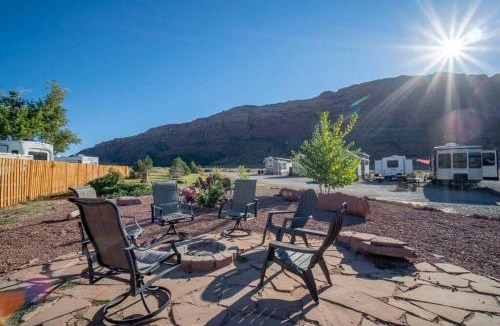 Moab South Valley House | Redrock Moab Tiny House w Loft Site 7