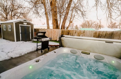 Wheat Ridge House | RedRocks Cozy Home HotTub PS5 PoolTable Arcade