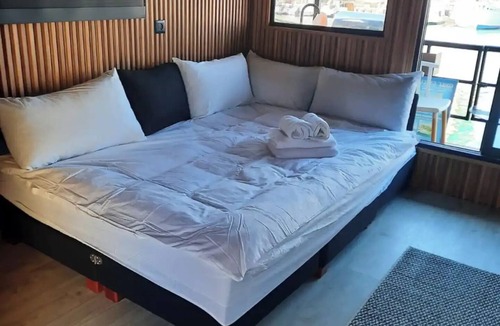 Be'er Ora Boat Rental | RedSeaSuite New Deluxe Duplex Suite Above Water