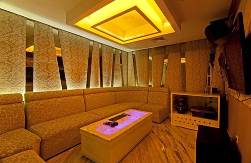 Gambir Hotel | REDTOP Hotel & Convention Center