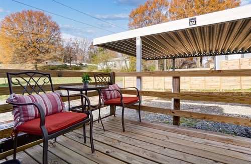 Concord House | Reduced Pricing - Corner House - Just 5 mins. from Downtown Concord - BBQ - Fenced Yard - Pets OK