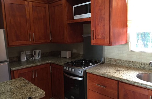 Sunset Crest Apartment | REDUCED RATE: Modern,Spacious,Unbeatable Location, close to amenities,SUPER HOST